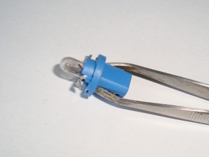 How the bulb should be held for removal/insertion